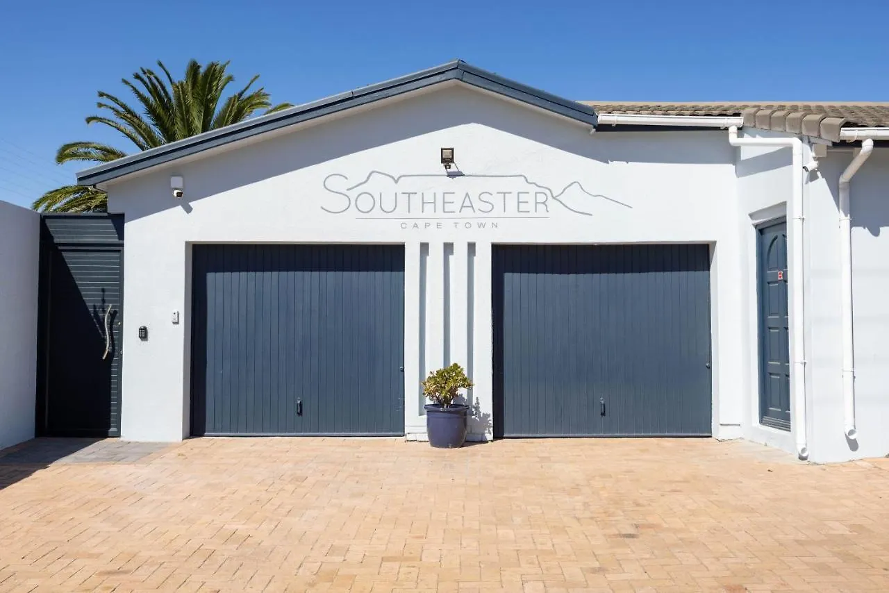 Southeaster Apartment Bloubergstrand